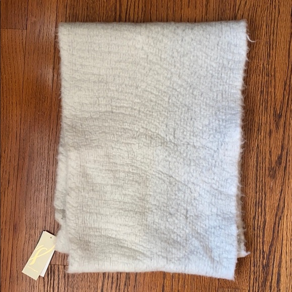 NWT Collection 18 Soft and Cozy Infinity Scarf - Picture 7 of 8